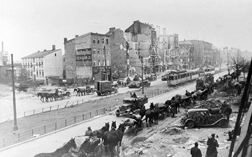 Берлин. Советские конные обозы(1945)