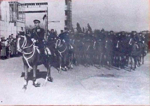 (Театр Горького) Парад Победы 1945г. Ростов. Театральная площадь Конница.